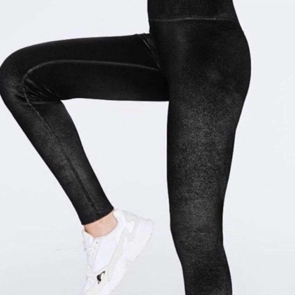 Pink Victoria’s Secret Black Velvet Athletic Casual Leggings Size Small​​